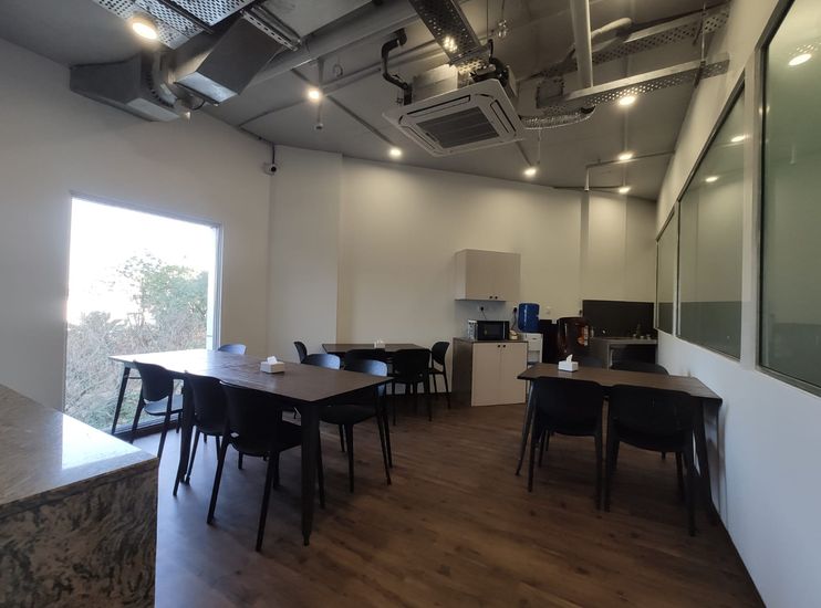 Bootstart Coworking – Clover Hills Plaza